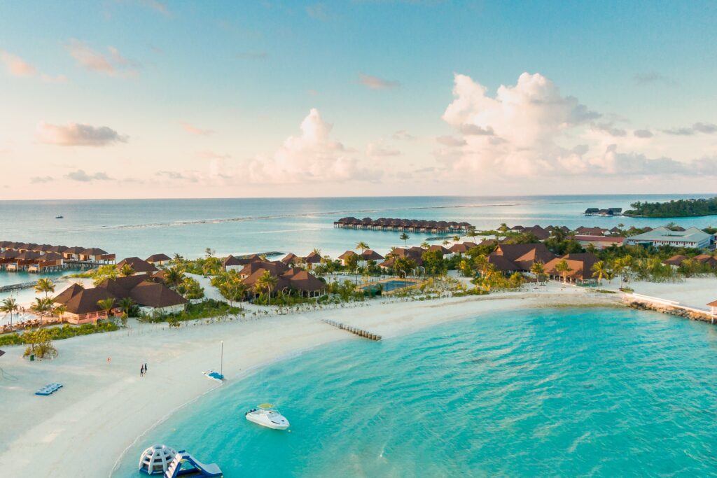 piękne plaże na Malediwach jako pomysł na wyjazd na urlop