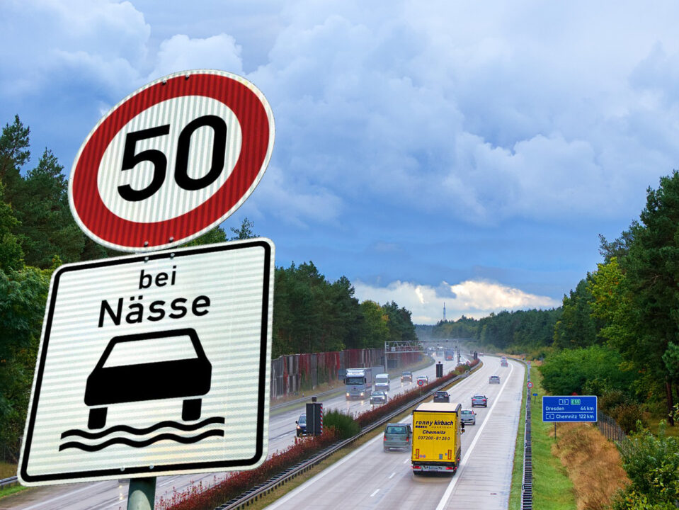 Ograniczenie prędkości do 50 km/h wraz ze znakiem bei Nässe